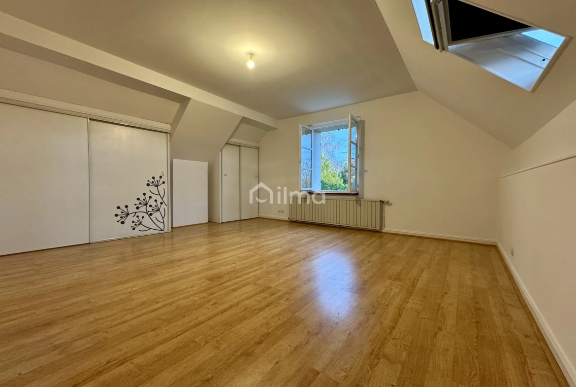 Maison briarde authentique de 215 m² proche Meaux, gare et Paris 