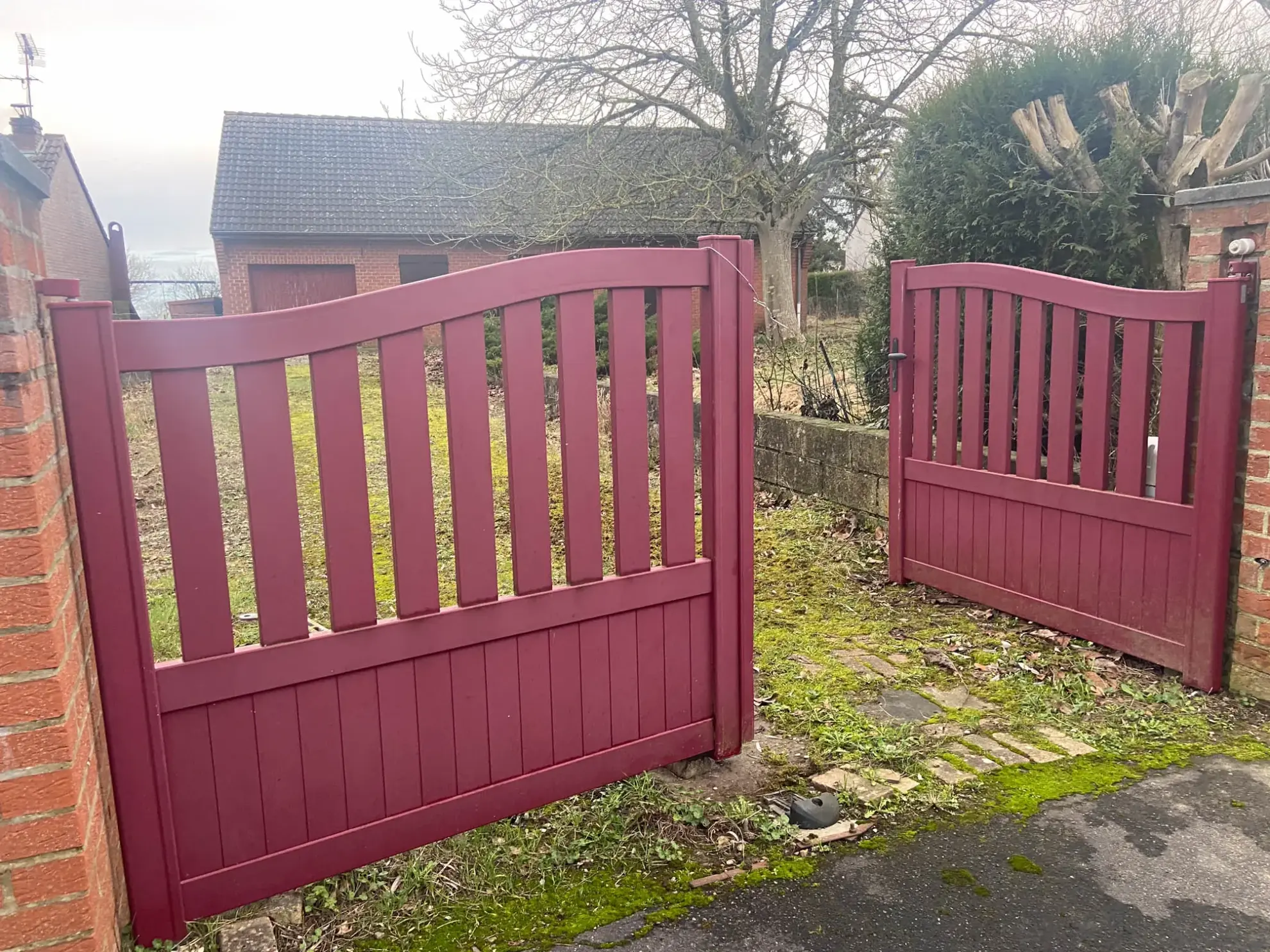 Maison à vendre à Jeumont avec grand terrain, 5 chambres, garage et terrasse 