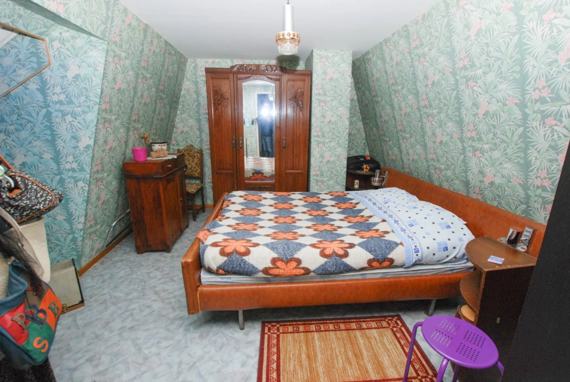 Maison à vendre à Jeumont avec grand terrain, 5 chambres, garage et terrasse 