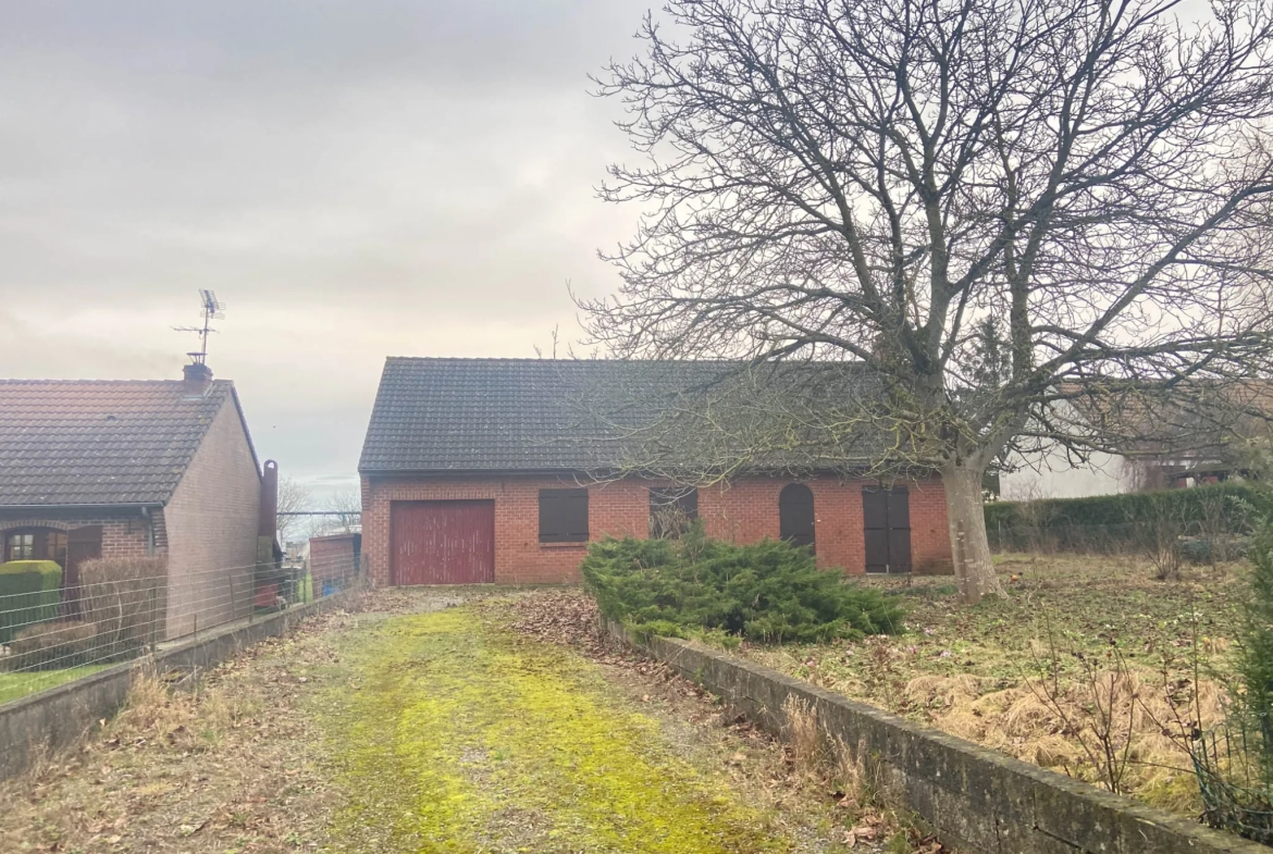 Maison à vendre à Jeumont avec grand terrain, 5 chambres, garage et terrasse 
