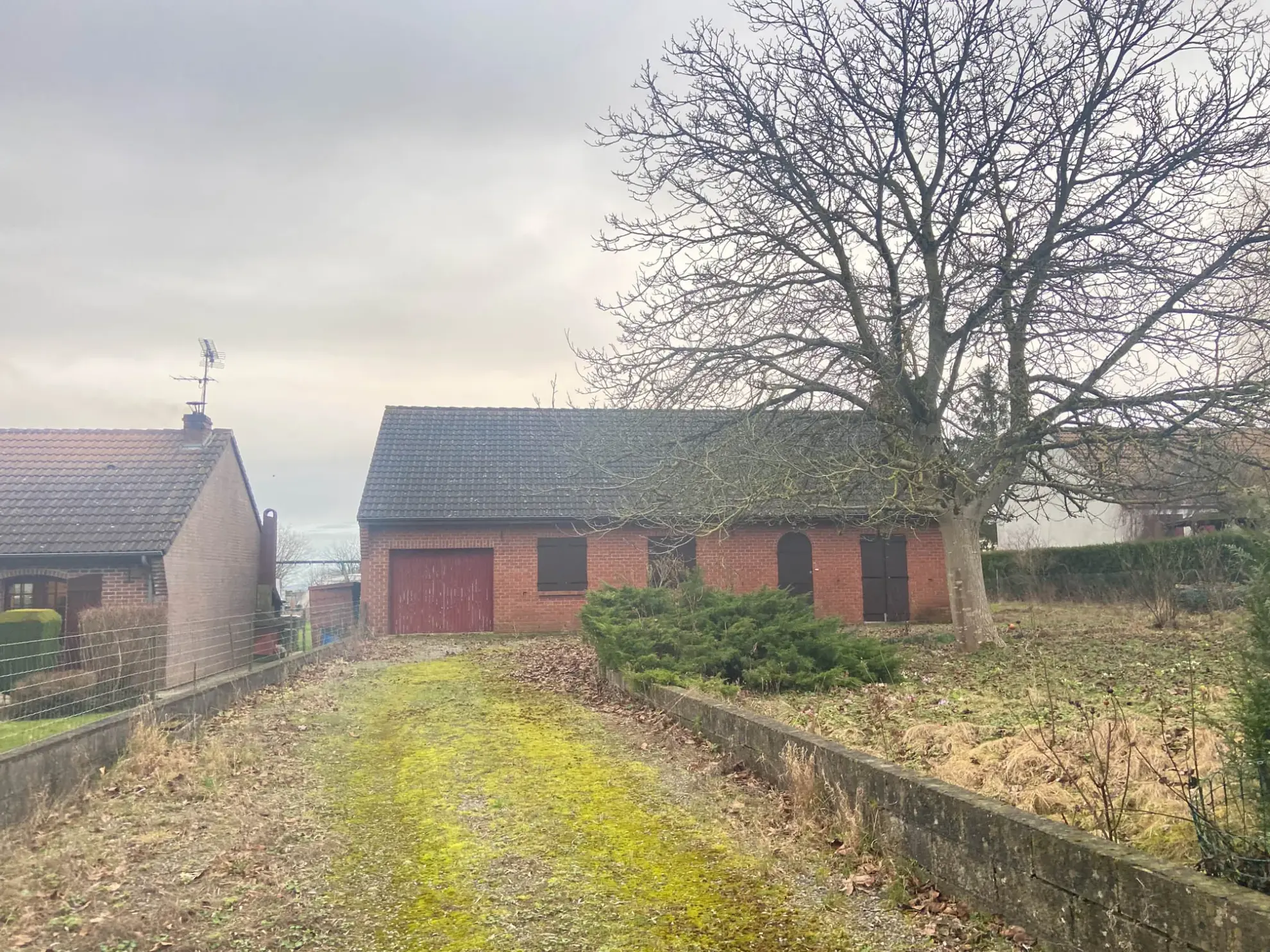 Maison à vendre à Jeumont avec grand terrain, 5 chambres, garage et terrasse 