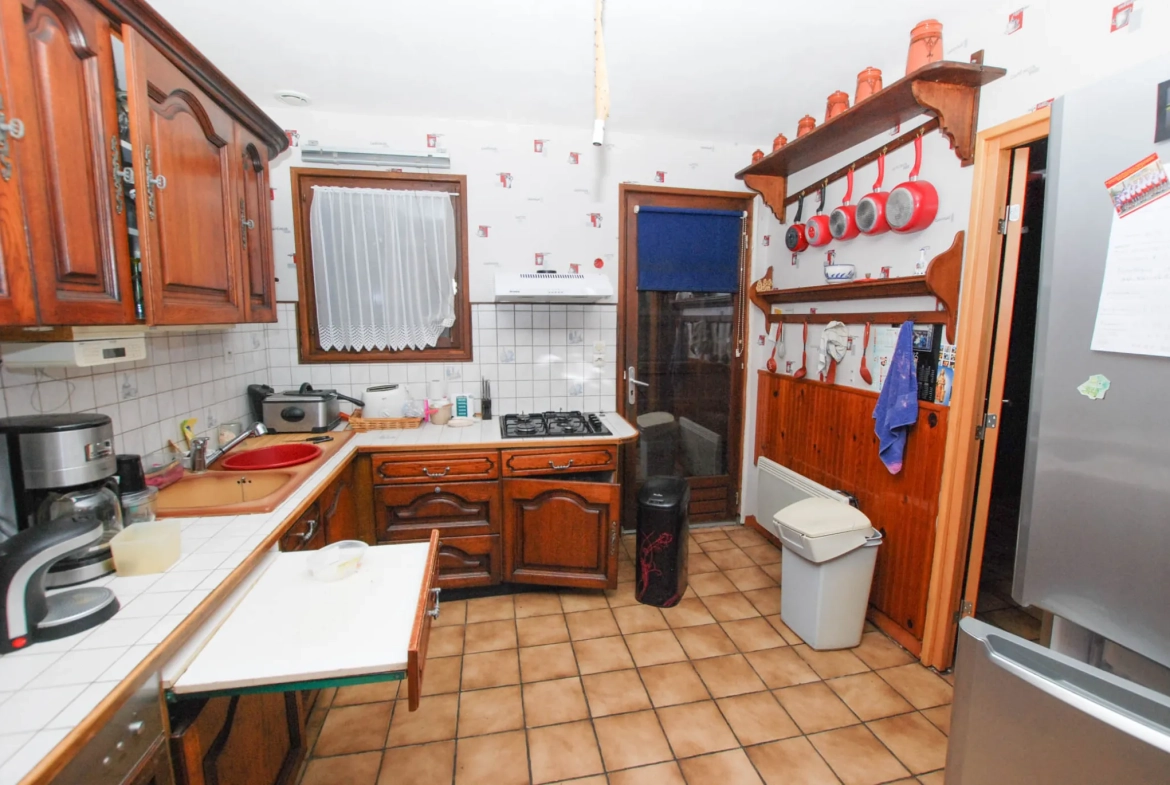 Maison à vendre à Jeumont avec grand terrain, 5 chambres, garage et terrasse 