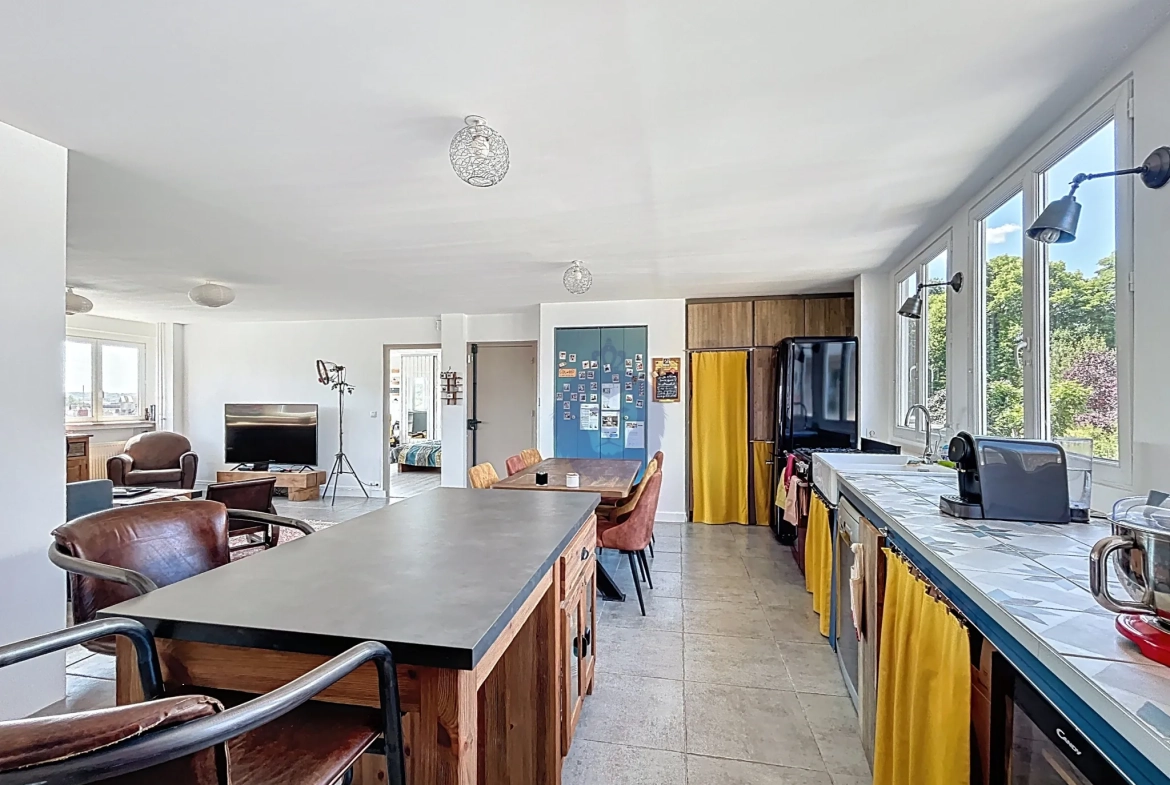Appartement lumineux de 124 m² avec vue à Melun centre-ville 