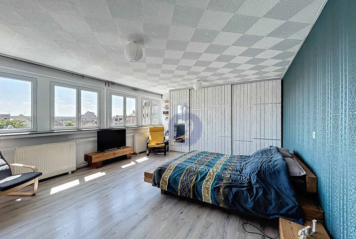 Appartement lumineux de 124 m² avec vue à Melun centre-ville 