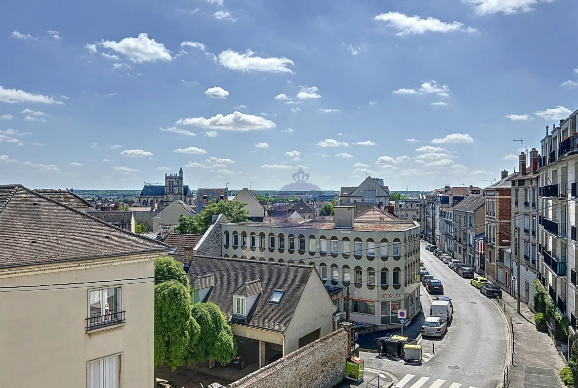 Appartement lumineux de 124 m² avec vue à Melun centre-ville 