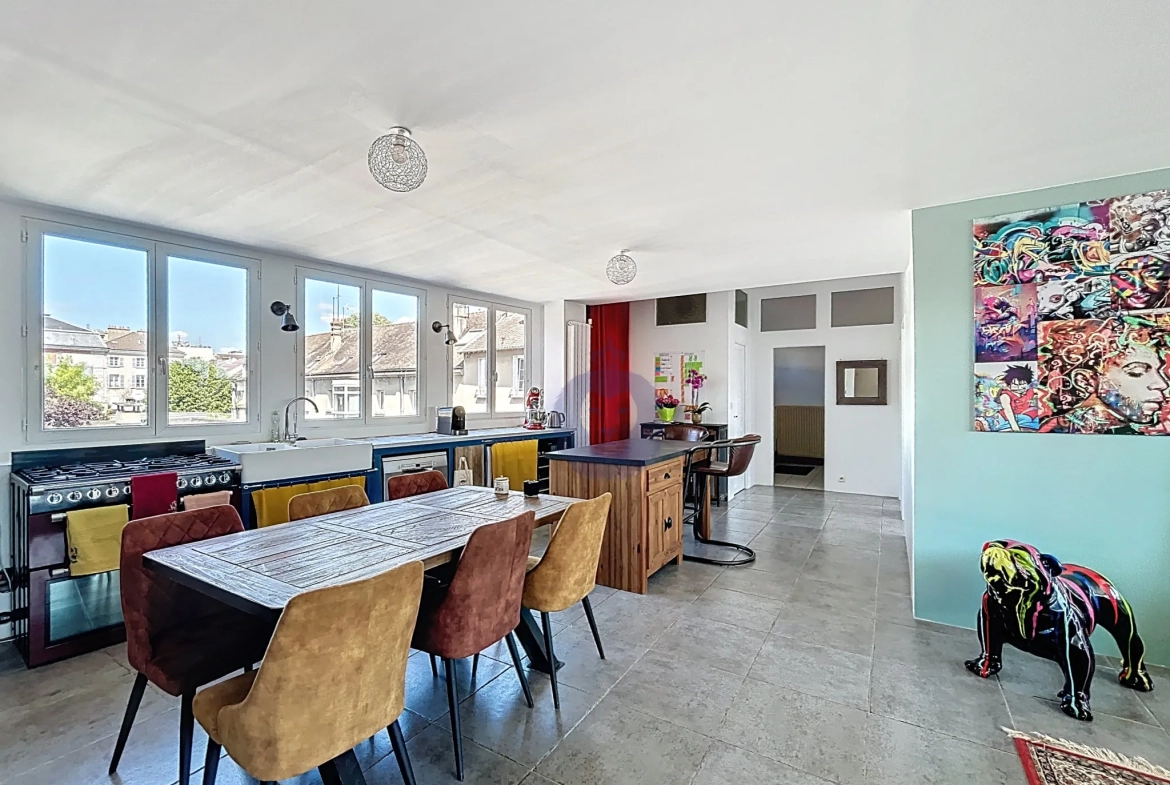 Appartement lumineux de 124 m² avec vue à Melun centre-ville 