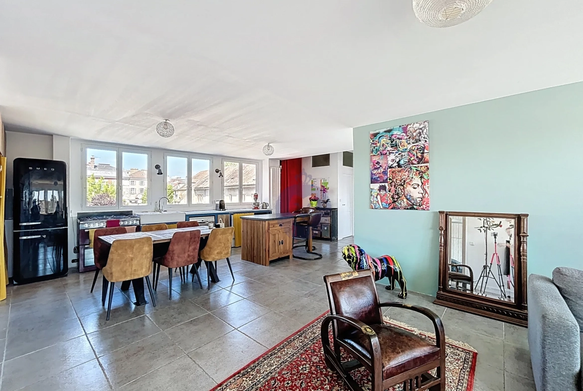 Appartement lumineux de 124 m² avec vue à Melun centre-ville 