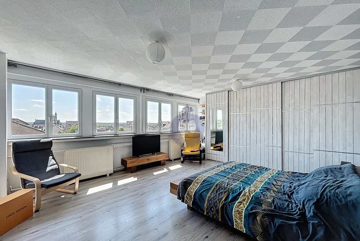 Appartement lumineux de 124 m² avec vue à Melun centre-ville 