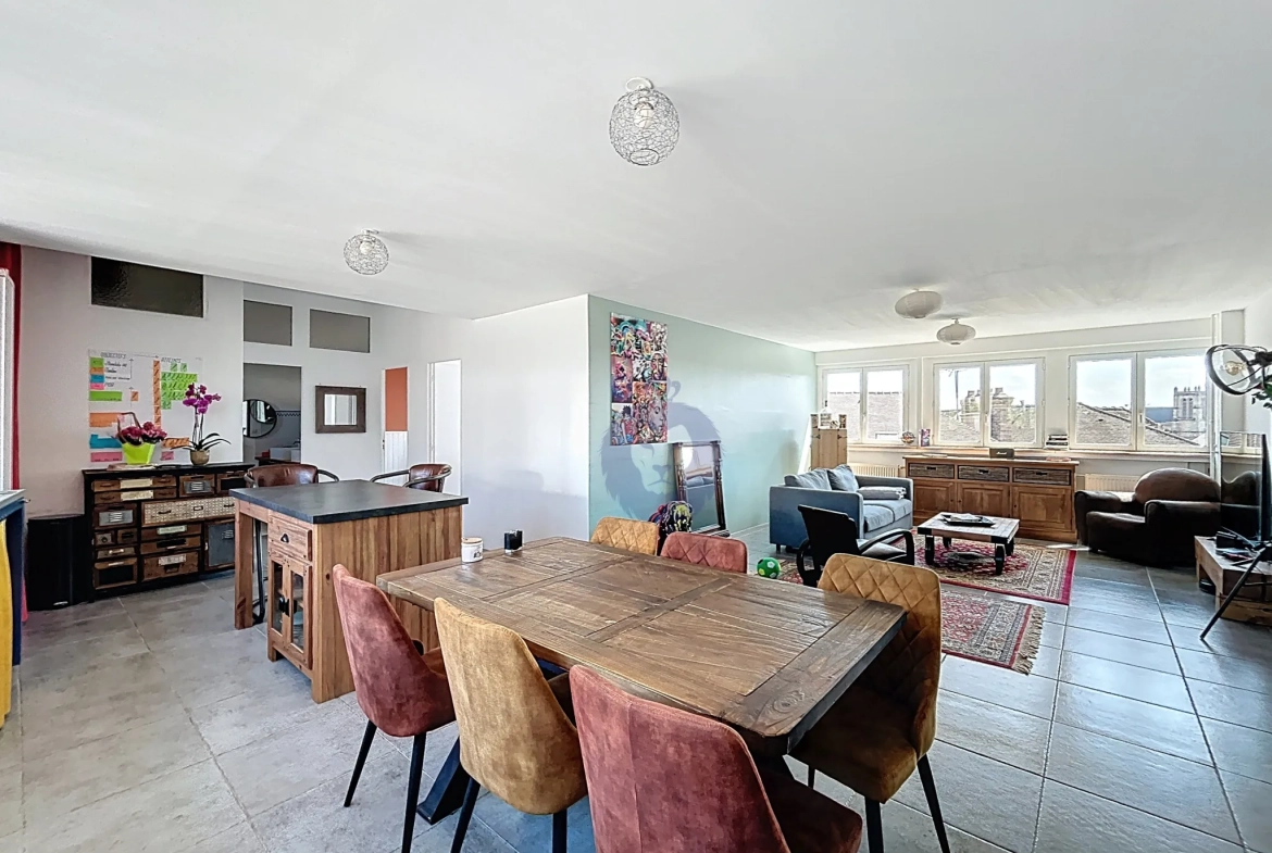 Appartement lumineux de 124 m² avec vue à Melun centre-ville 
