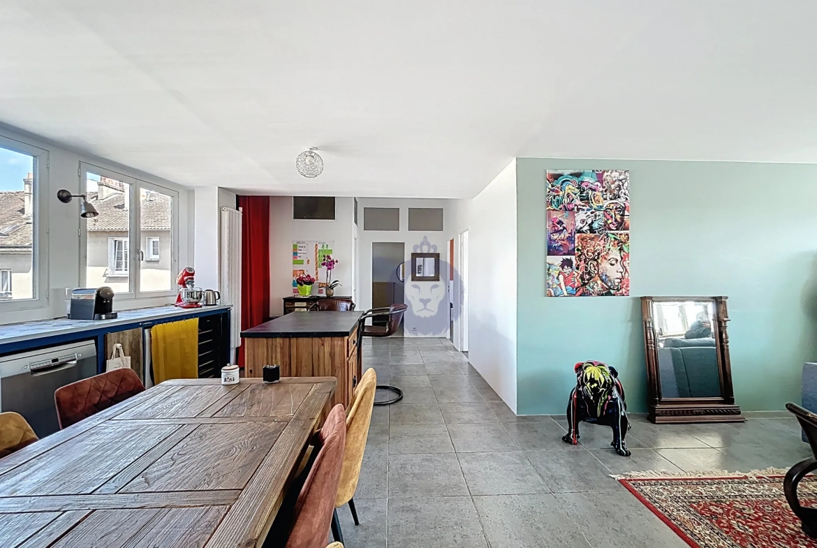Appartement lumineux de 124 m² avec vue à Melun centre-ville 