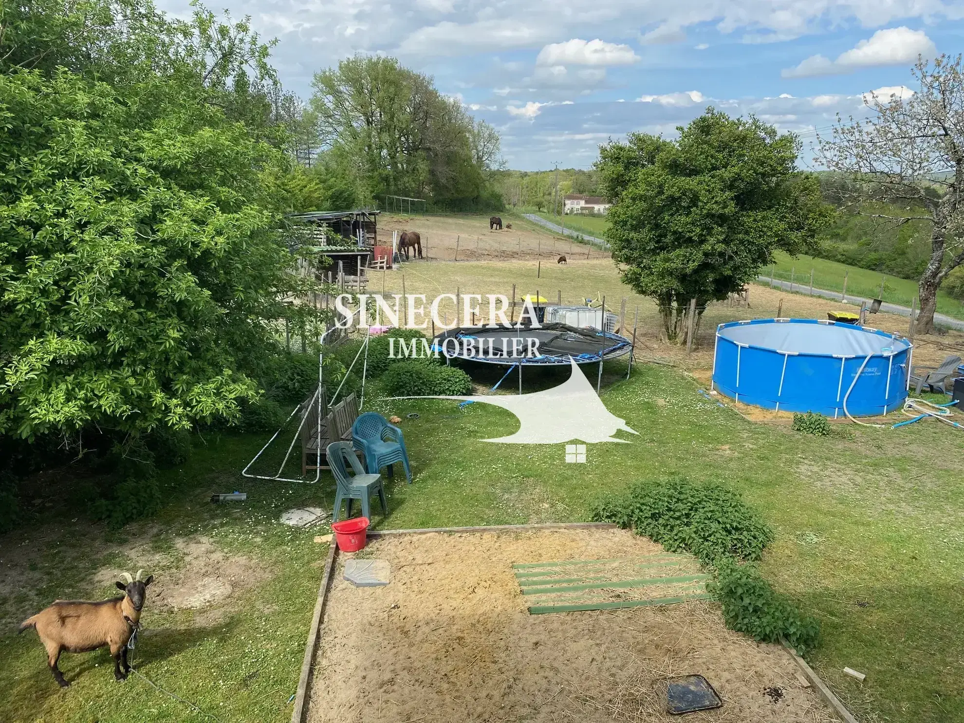 Ferme en pierre avec grange attenante à vendre à Celles, 4410 m² de terrain 