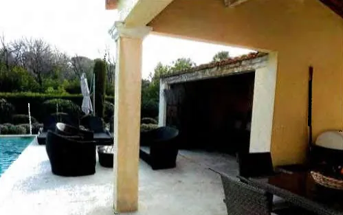 Villa T5 avec piscine et grand terrain à Opio - Vente aux enchères à partir de 150 000 € 