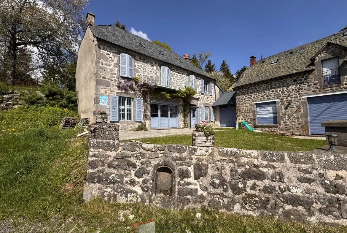 Maison de village rénovée avec 4 chambres à Cézens – Gîte de charme 