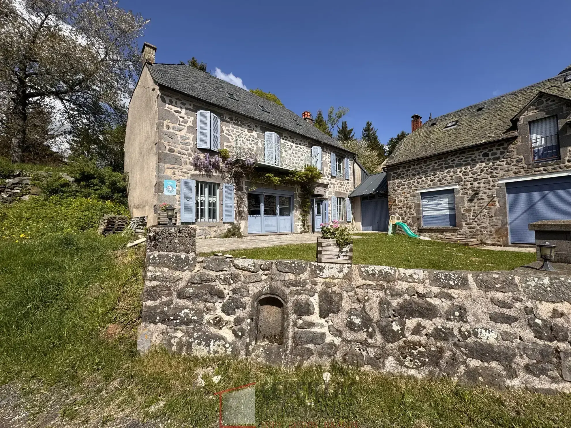 Maison de village rénovée avec 4 chambres à Cézens – Gîte de charme 