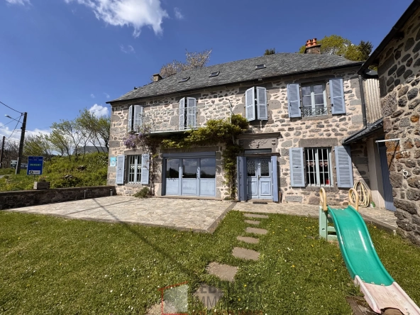 Maison de village rénovée avec 4 chambres à Cézens – Gîte de charme