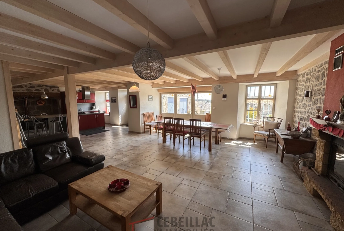 Maison de village rénovée avec 4 chambres à Cézens – Gîte de charme 