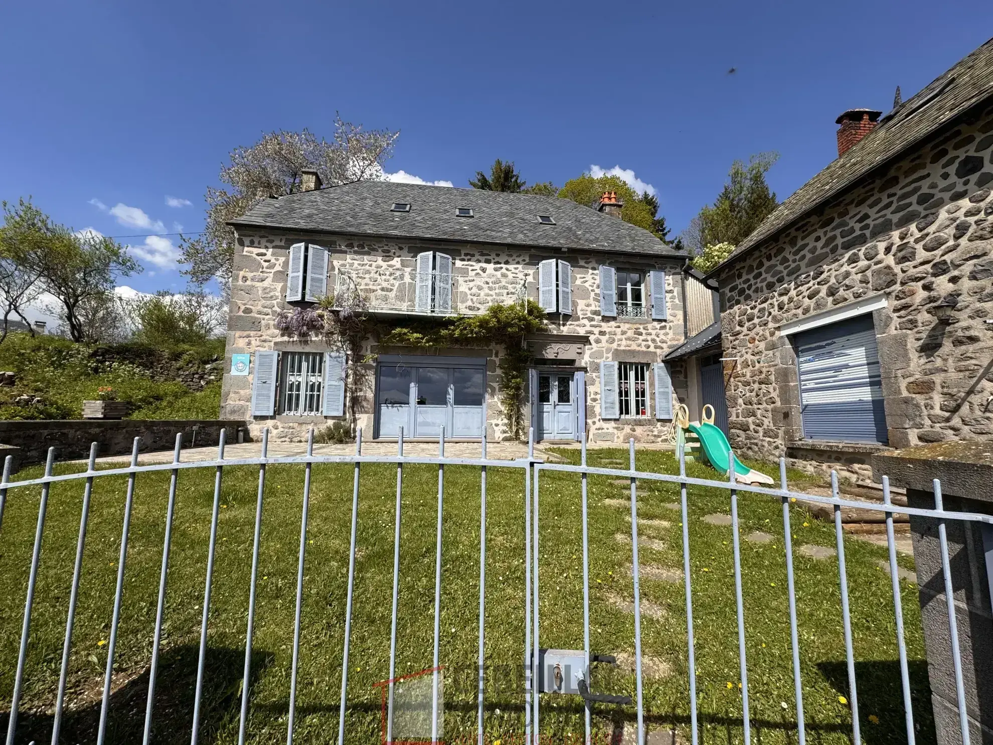 Maison de village rénovée avec 4 chambres à Cézens – Gîte de charme 
