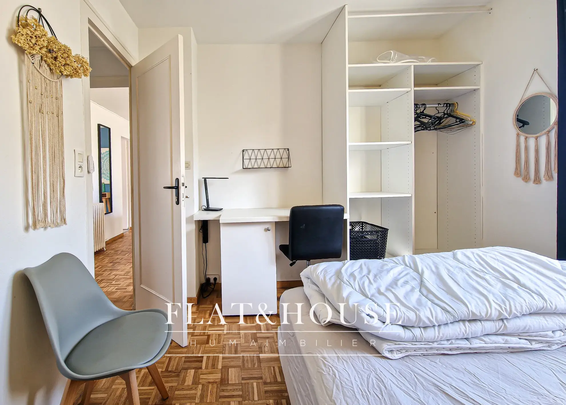 Appartement T4 rénové à Cholet avec balcon et cave, idéal investissement ou résidence principale 