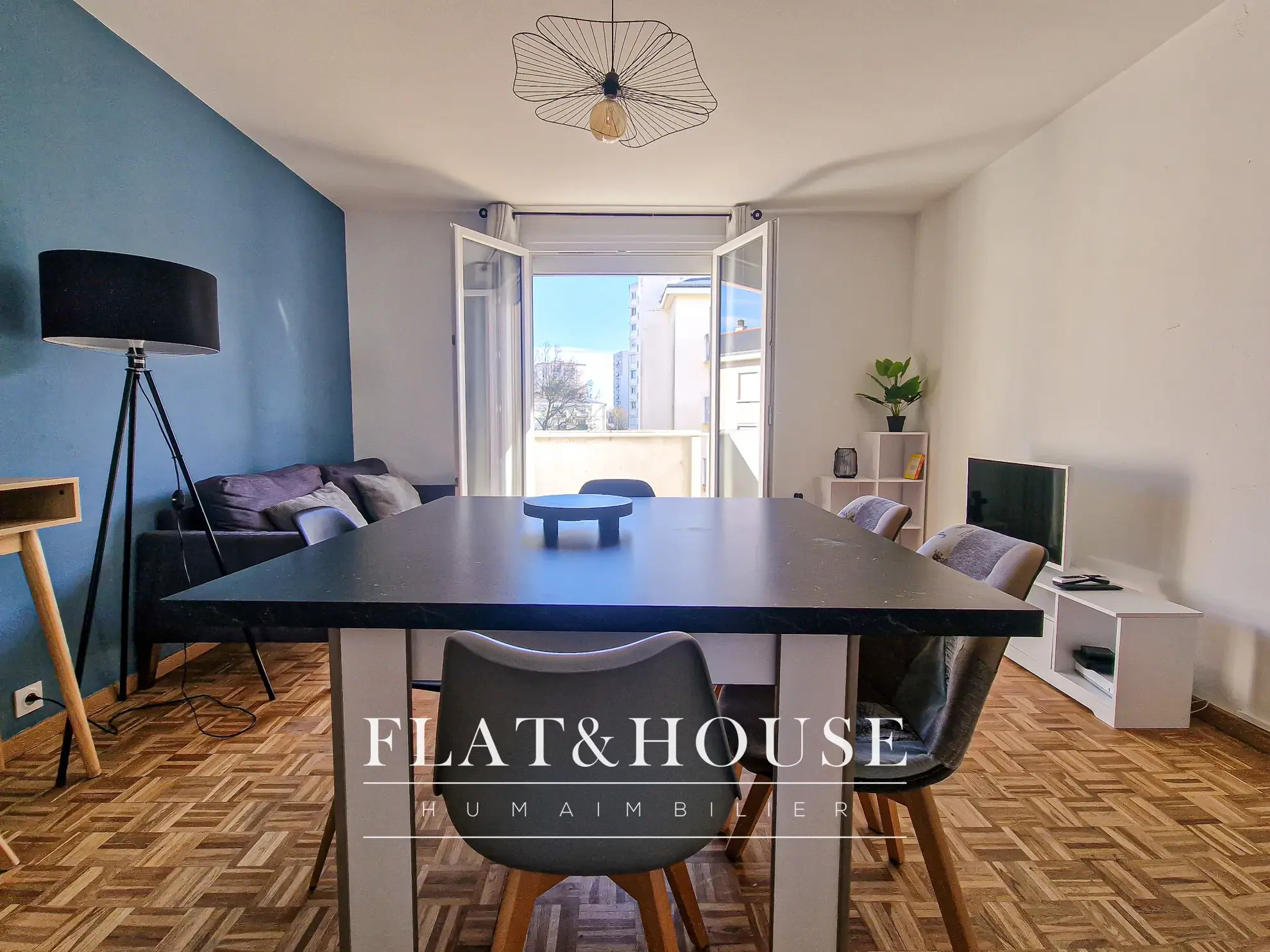 Appartement T4 rénové à Cholet avec balcon et cave, idéal investissement ou résidence principale 