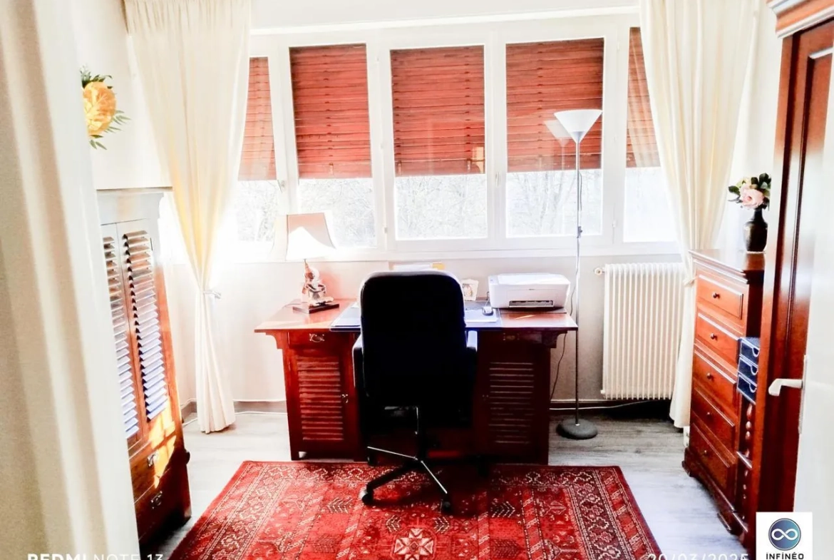 Grand appartement 4 pièces de 129 m² avec parking à Vaux-le-Penil 
