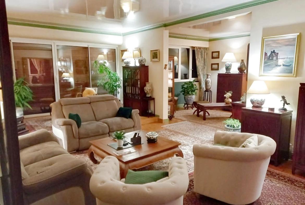 Grand appartement 4 pièces de 129 m² avec parking à Vaux-le-Penil 