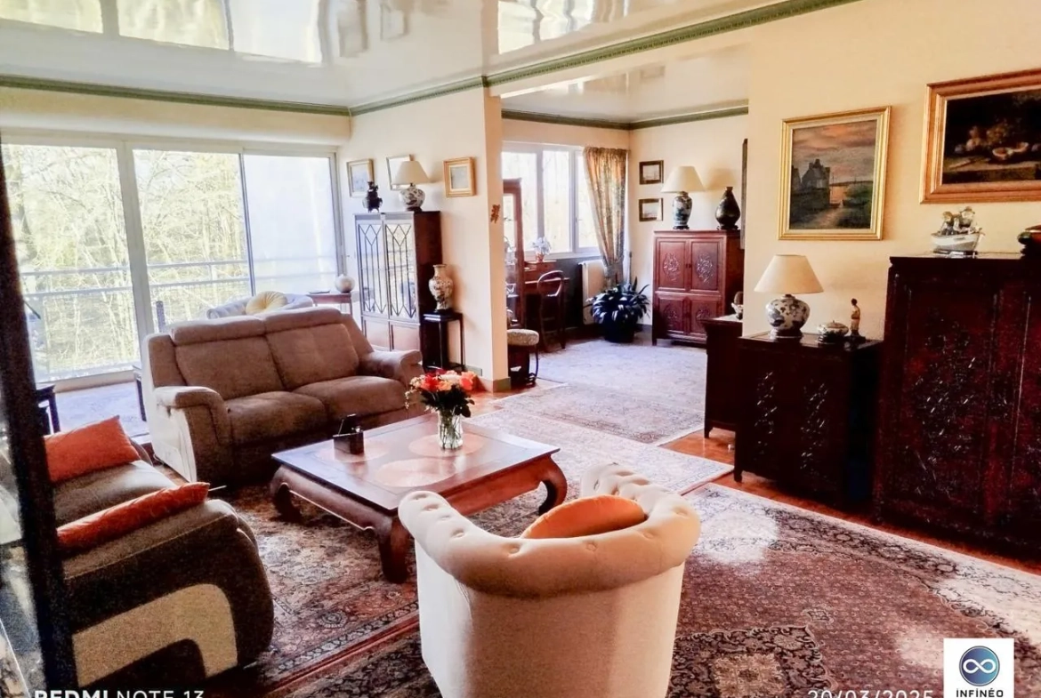 Grand appartement 4 pièces de 129 m² avec parking à Vaux-le-Penil 