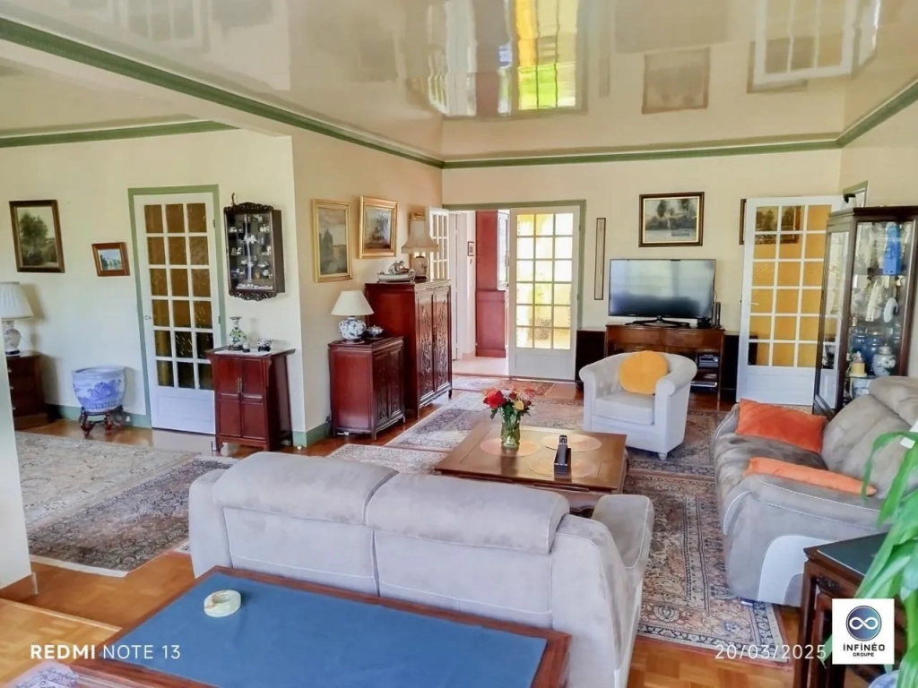 Grand appartement 4 pièces de 129 m² avec parking à Vaux-le-Penil