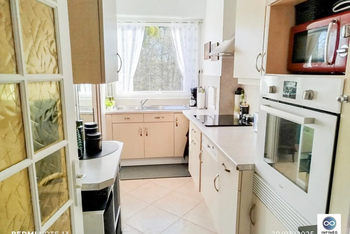 Grand appartement 4 pièces de 129 m² avec parking à Vaux-le-Penil 