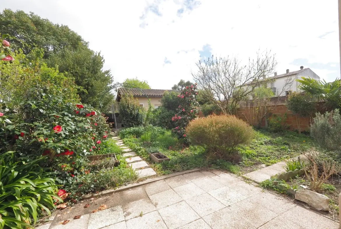 Maison à rénover de 90 m2 avec jardin à Marmande proche centre 