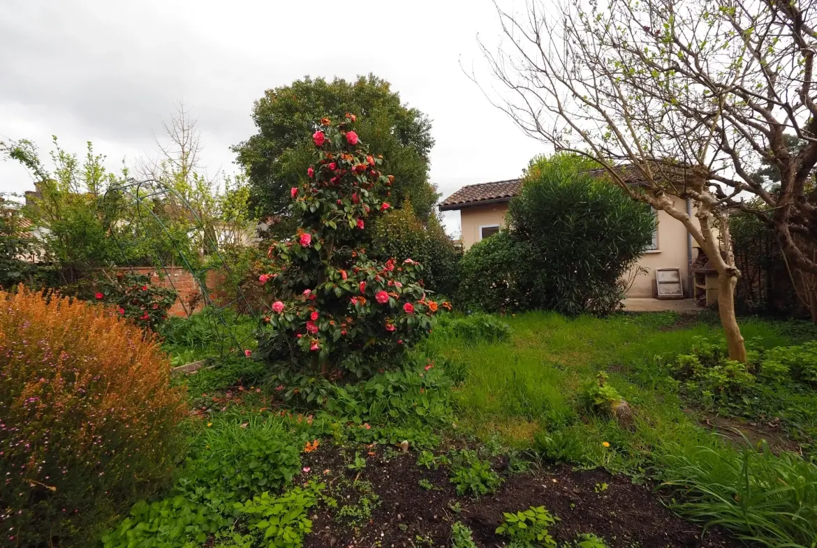 Maison à rénover de 90 m2 avec jardin à Marmande proche centre 