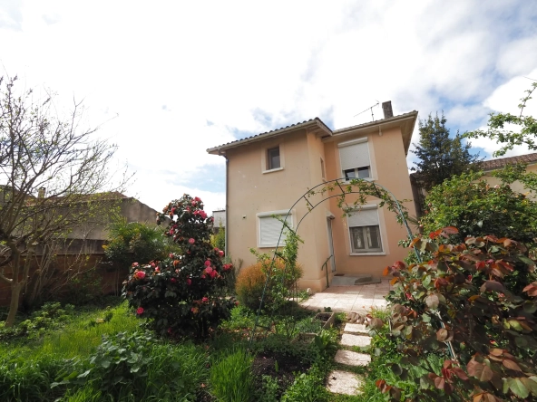 Maison à rénover de 90 m2 avec jardin à Marmande proche centre