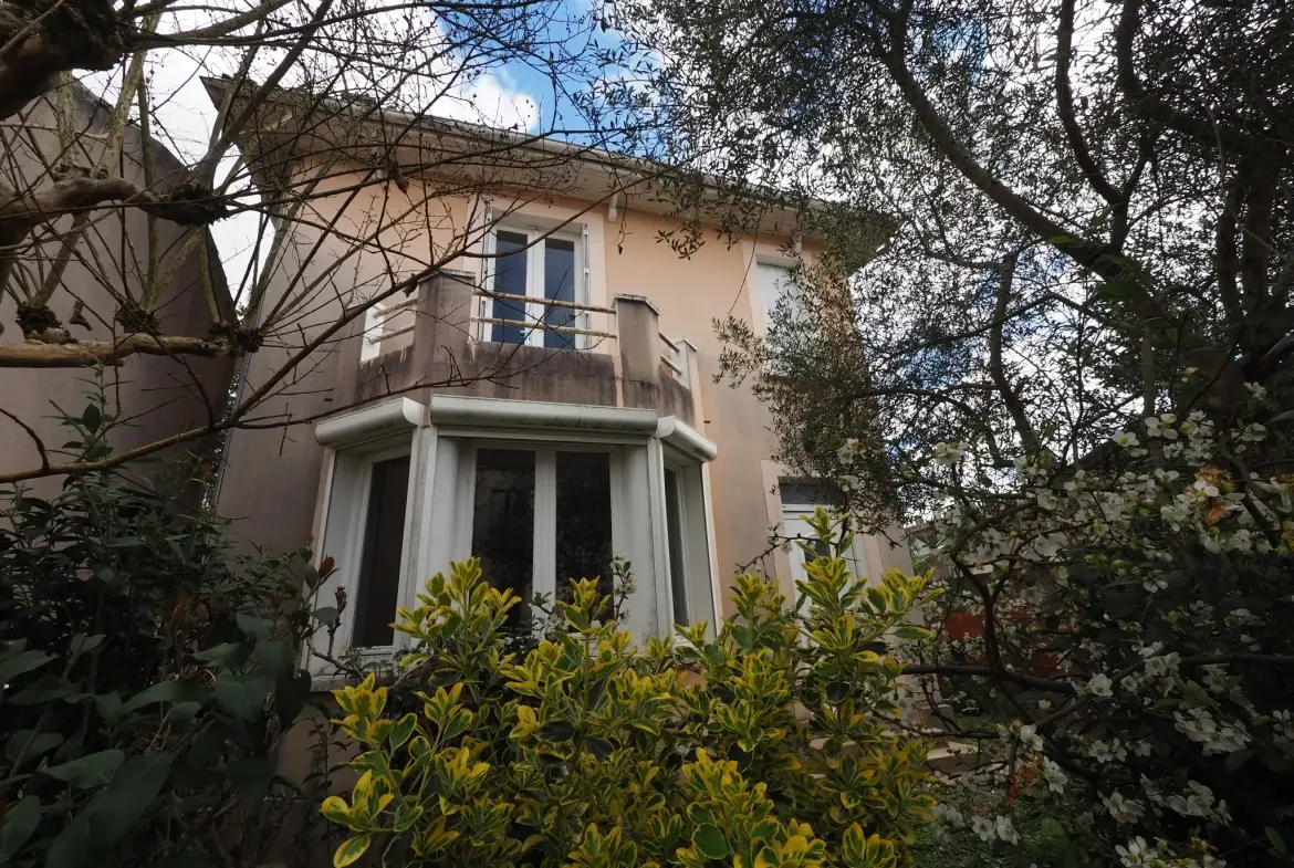 Maison à rénover de 90 m2 avec jardin à Marmande proche centre 