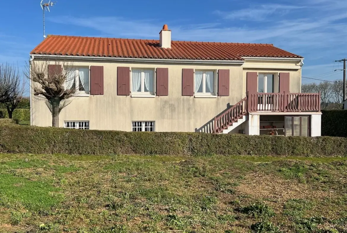 Maison à Sainte Hermine de 105 m² avec jardin, garage et terrasse 