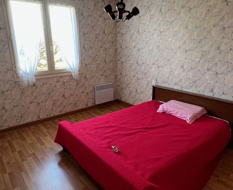 Maison à Sainte Hermine de 105 m² avec jardin, garage et terrasse 