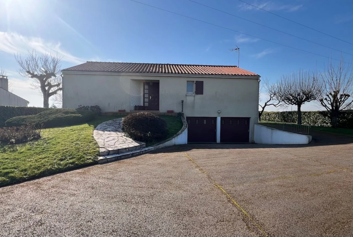 Maison à Sainte Hermine de 105 m² avec jardin, garage et terrasse 