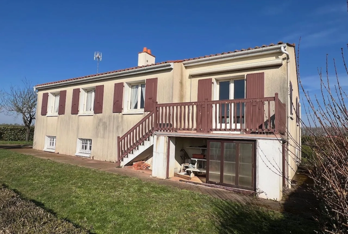 Maison à Sainte Hermine de 105 m² avec jardin, garage et terrasse 