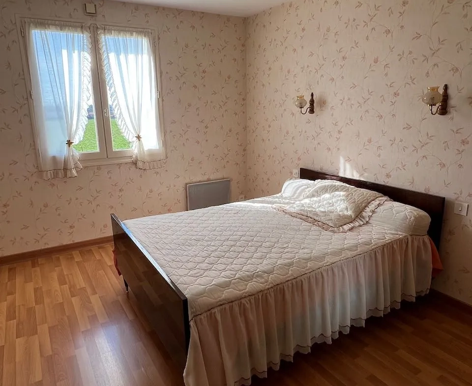 Maison à Sainte Hermine de 105 m² avec jardin, garage et terrasse 