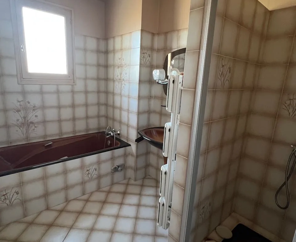 Maison à Sainte Hermine de 105 m² avec jardin, garage et terrasse 