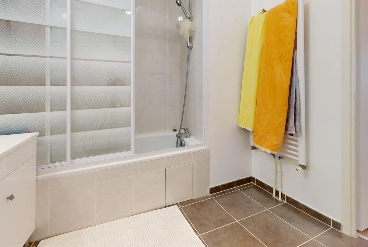 Appartement F3 avec balcon et parking à Drancy Centre-Ville 