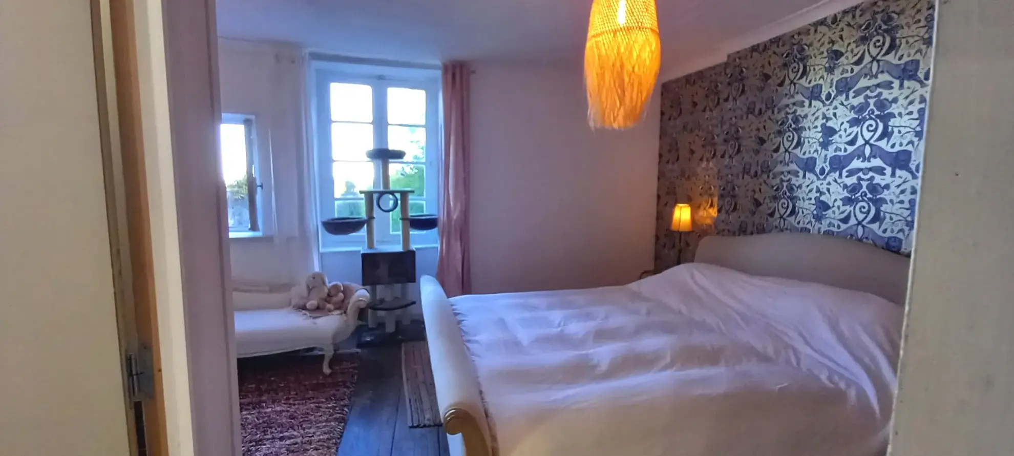Maison de bourg lumineuse avec grand potentiel et jardin privé à Bourganeuf 