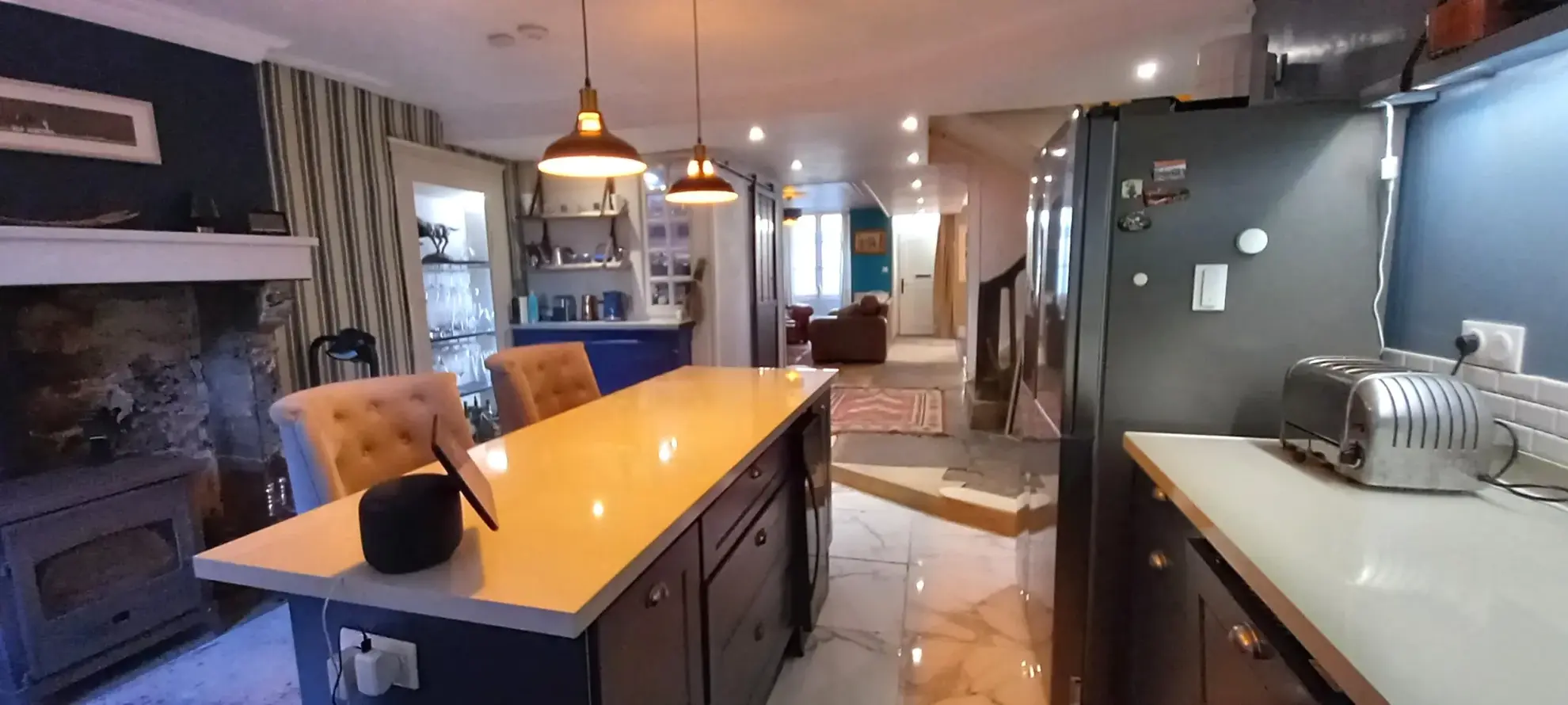Maison de bourg lumineuse avec grand potentiel et jardin privé à Bourganeuf 
