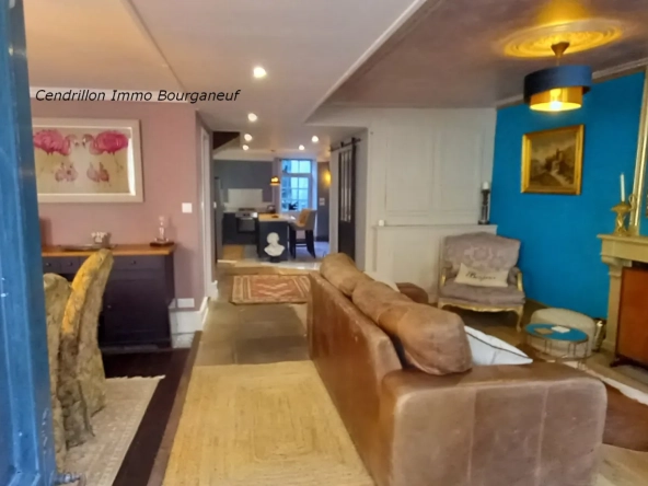 Maison de bourg lumineuse avec grand potentiel et jardin privé à Bourganeuf