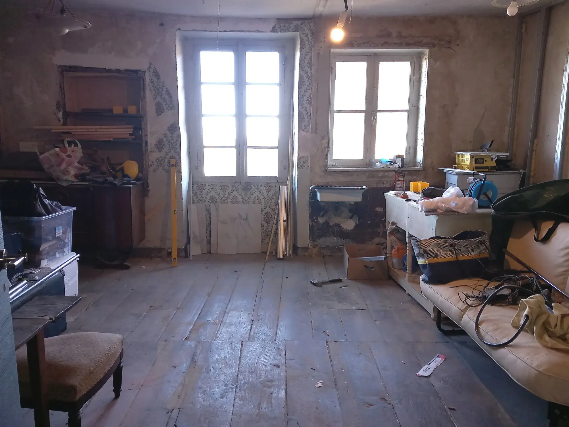Maison de bourg lumineuse avec grand potentiel et jardin privé à Bourganeuf 