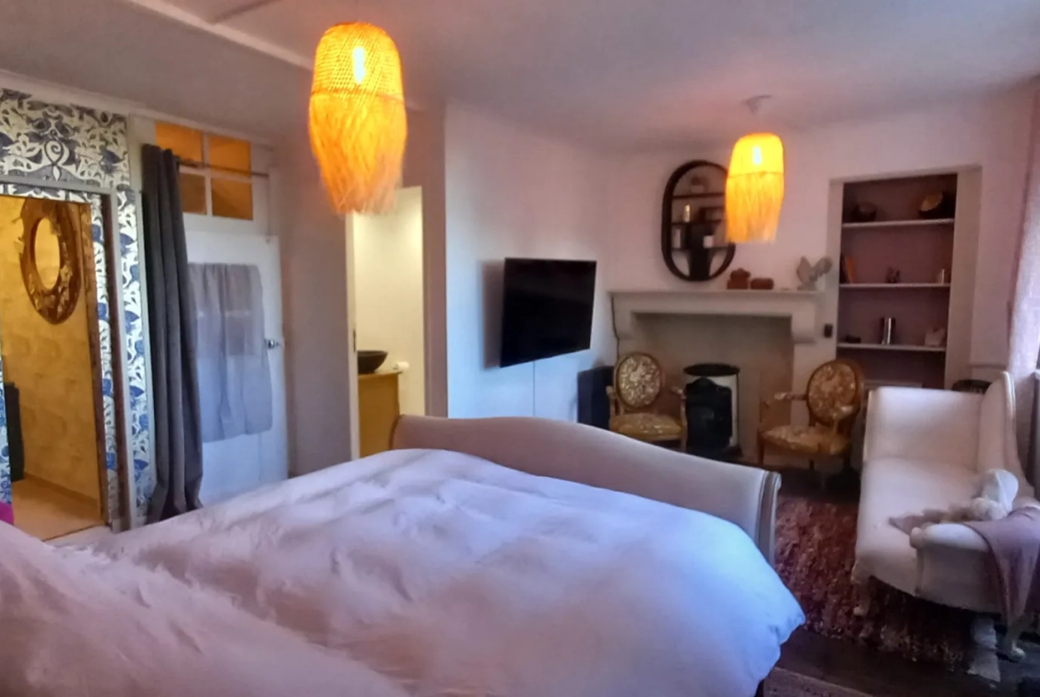 Maison de bourg lumineuse avec grand potentiel et jardin privé à Bourganeuf 