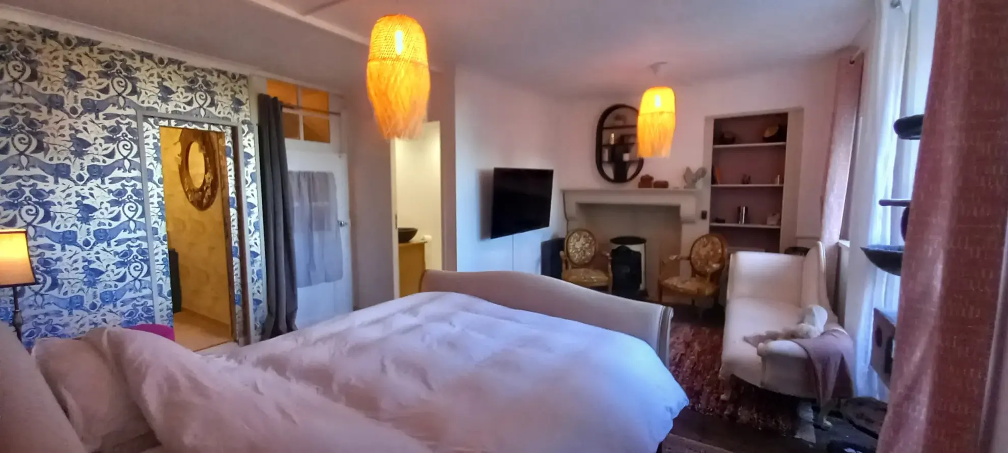Maison de bourg lumineuse avec grand potentiel et jardin privé à Bourganeuf 
