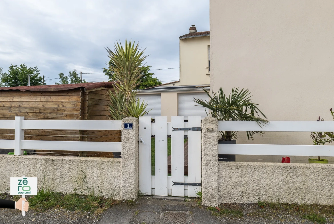 Maison familiale de 82 m² à Bouguenais avec jardin et proximité commodités 