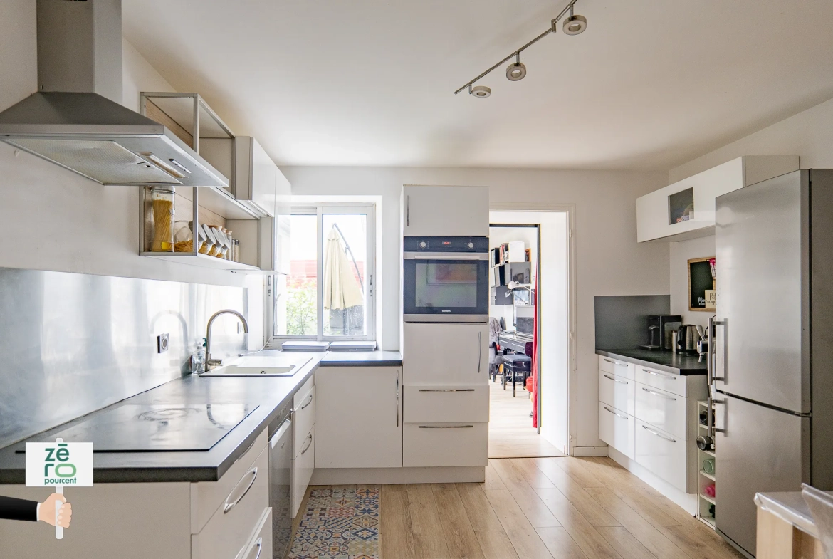 Maison familiale de 82 m² à Bouguenais avec jardin et proximité commodités 