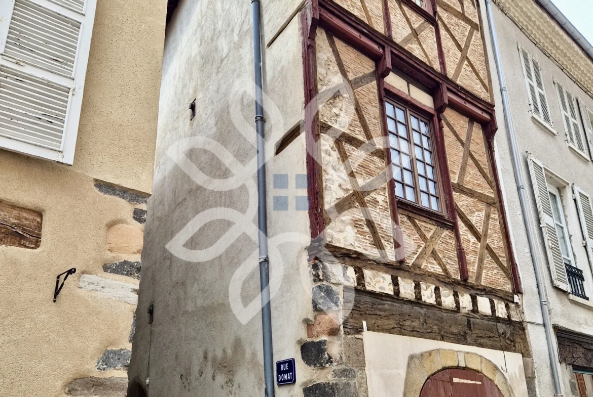 Immeuble à Brioude avec fort potentiel de rendement locatif en cœur de ville 