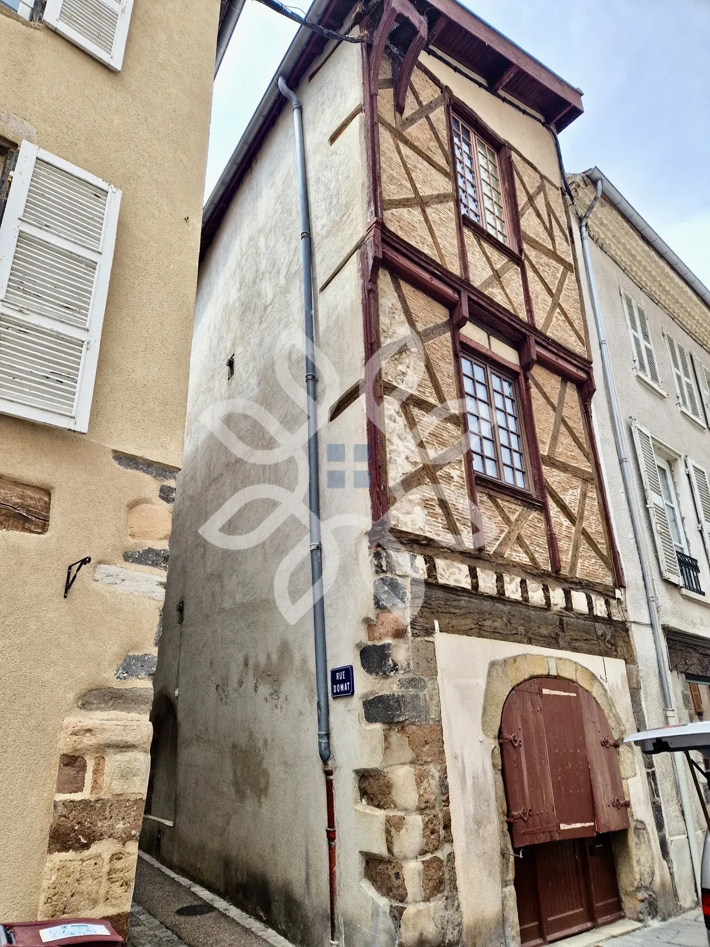 Immeuble à Brioude avec fort potentiel de rendement locatif en cœur de ville 