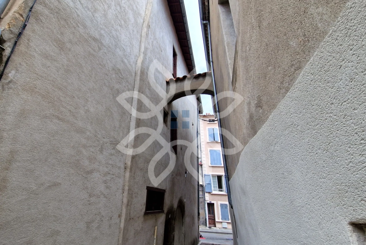 Immeuble à Brioude avec fort potentiel de rendement locatif en cœur de ville 